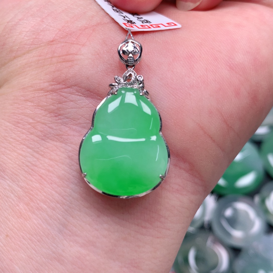 颈饰18K金镶嵌翡翠天然翡翠