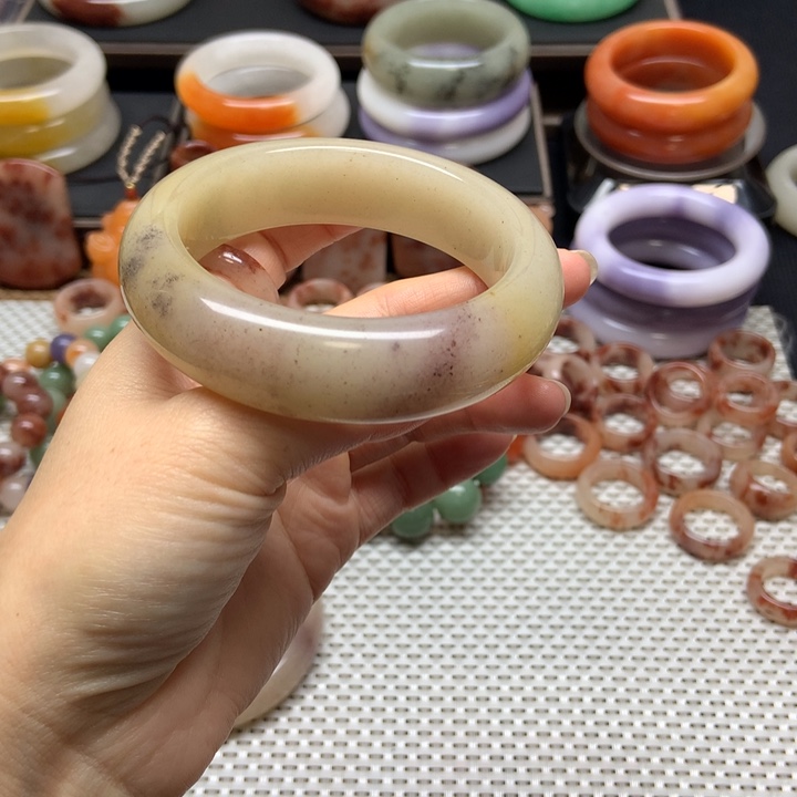 石英质玉未镶嵌手镯