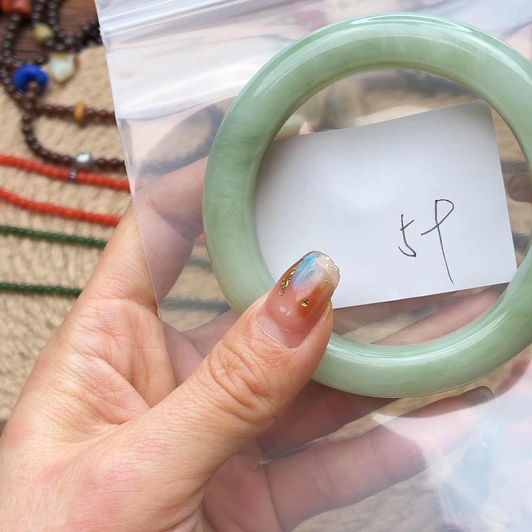 钱****蛇纹石玉未镶嵌手镯