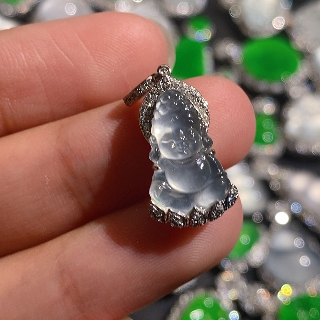 翡翠颈饰18K金镶嵌百搭扣