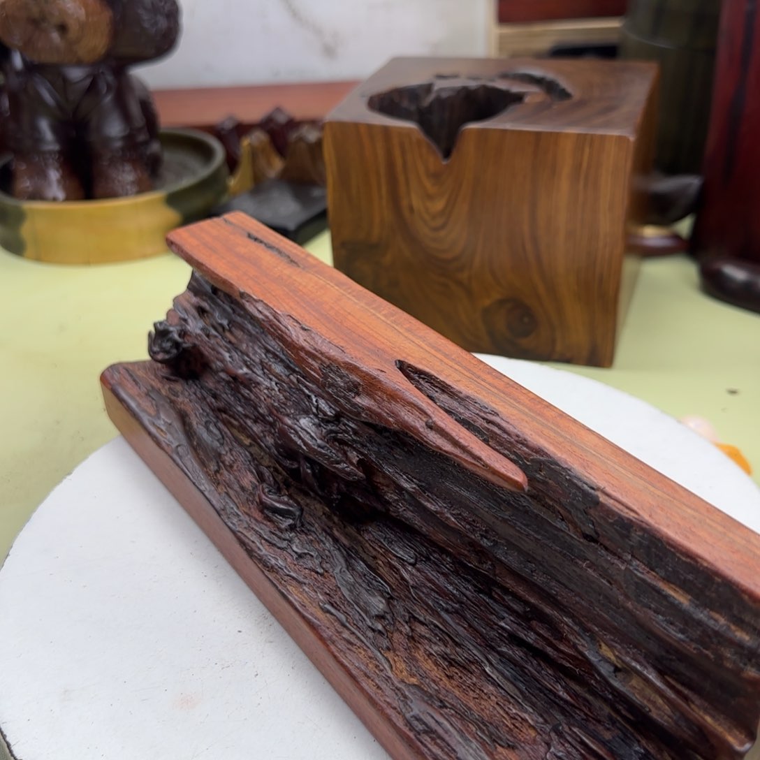 大果紫檀（缅甸花梨）草****。