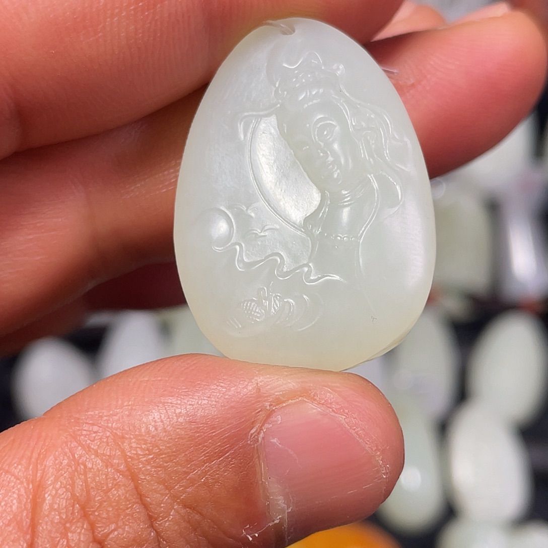 和田玉未镶嵌颈饰吊坠