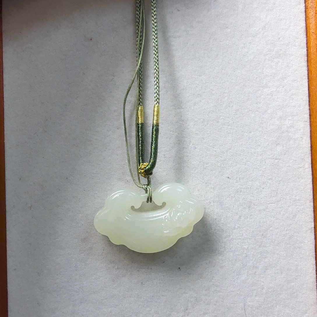 宏***赁和田玉未镶嵌颈饰