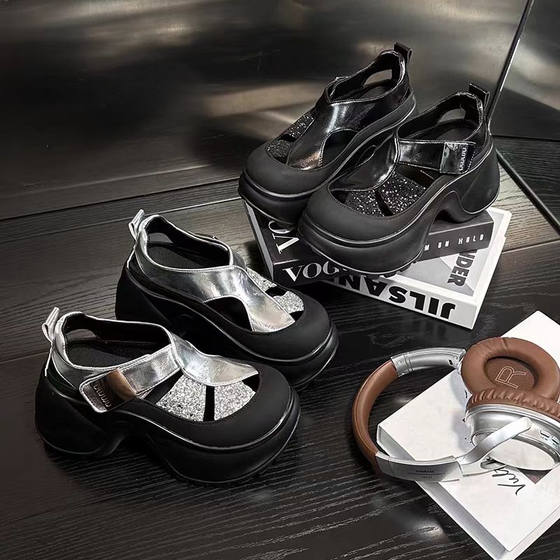 欧货厚底水钻包头镂空凉鞋女夏季2025款洞洞休闲鞋高跟透气鞋