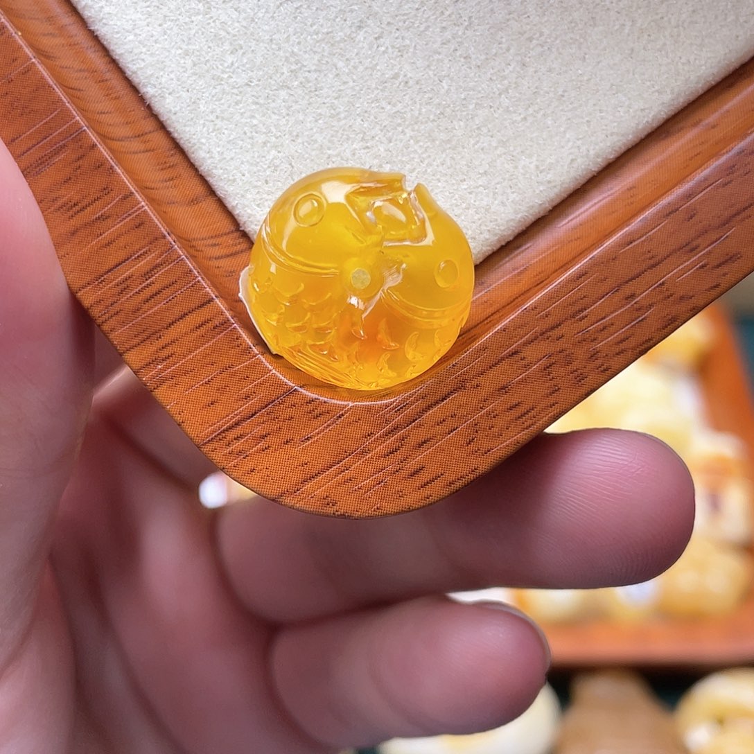 琥珀裸石未镶嵌蜜蜡