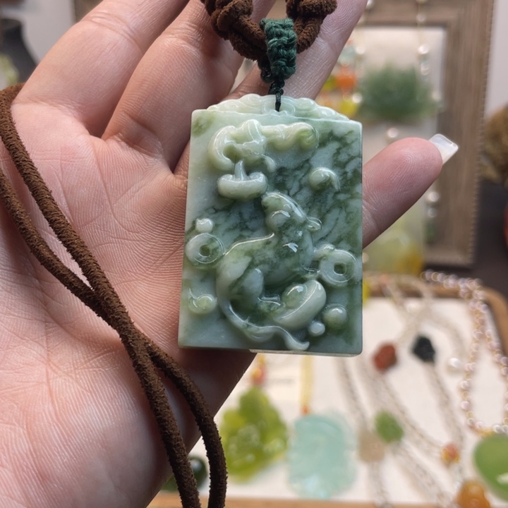 蛇纹石玉吊坠未镶嵌