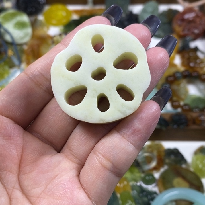 未镶嵌蛇纹石玉吊坠