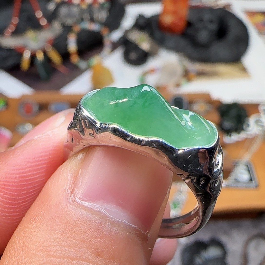 M***e翡翠银S925镶嵌戒指