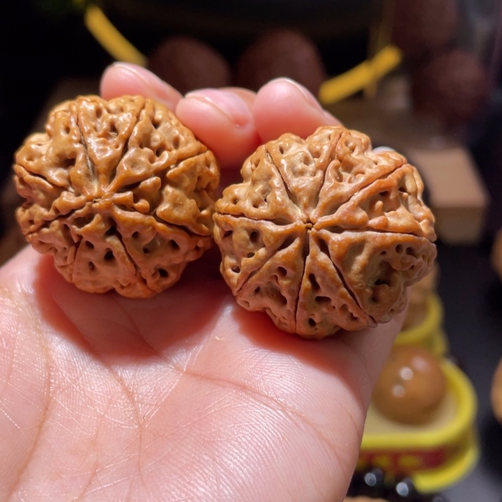 桃核把件八瓣金刚菩提