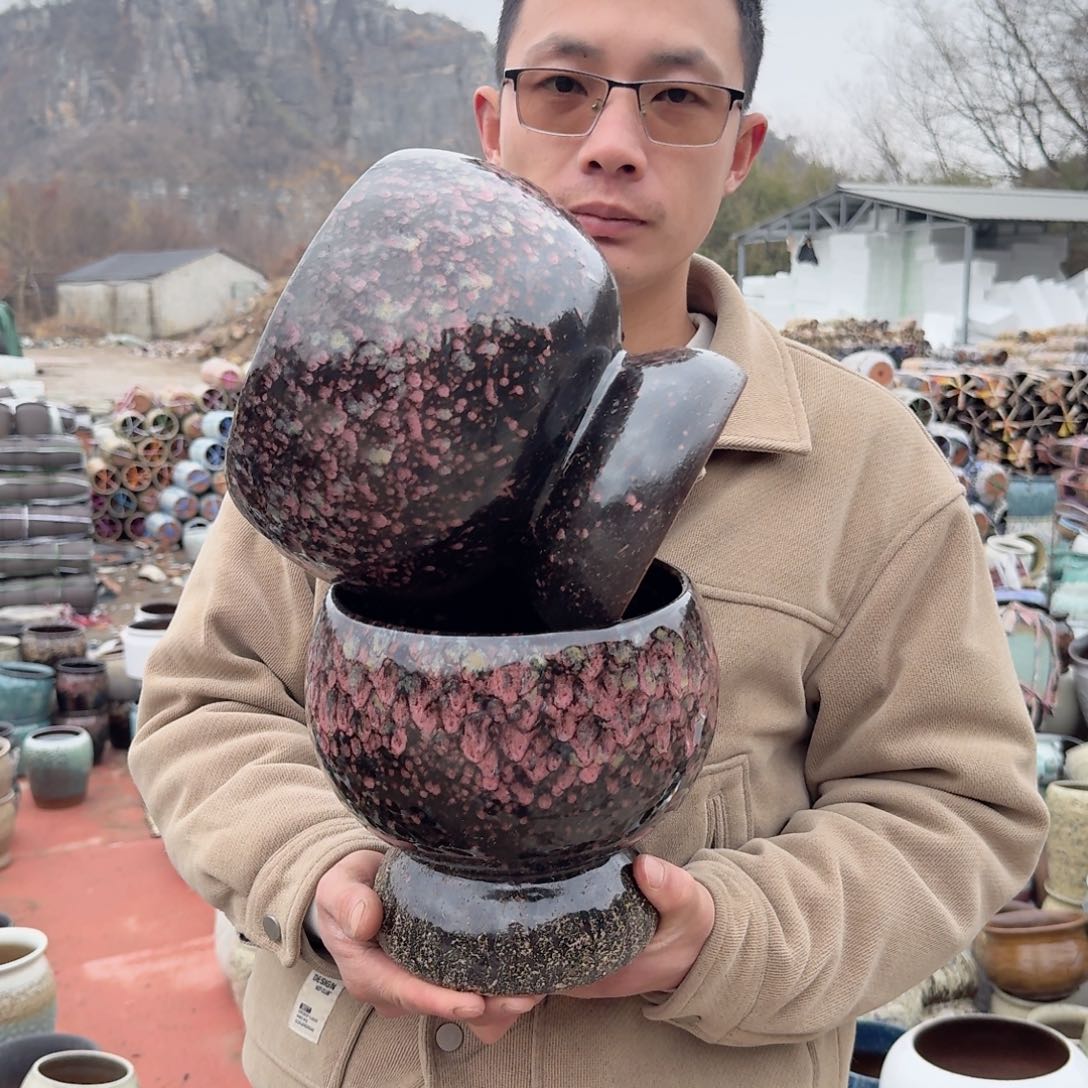 紫砂花盆口18高19（两个紫球