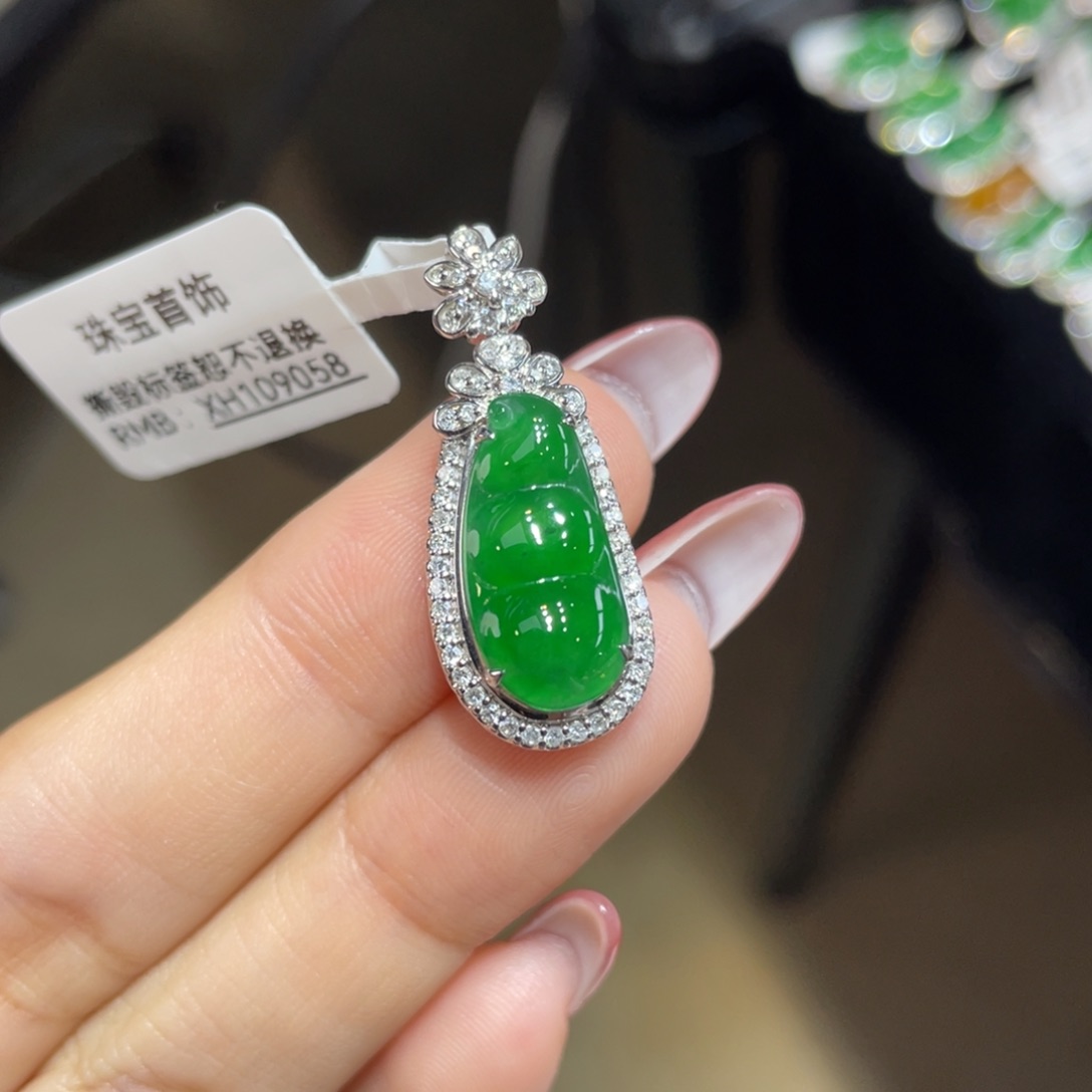 翡翠18K金镶嵌颈饰天然缅甸翡翠a货