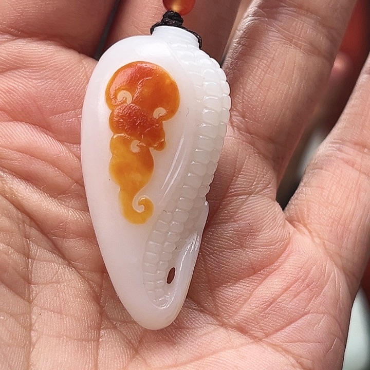 和田玉颈饰未镶嵌