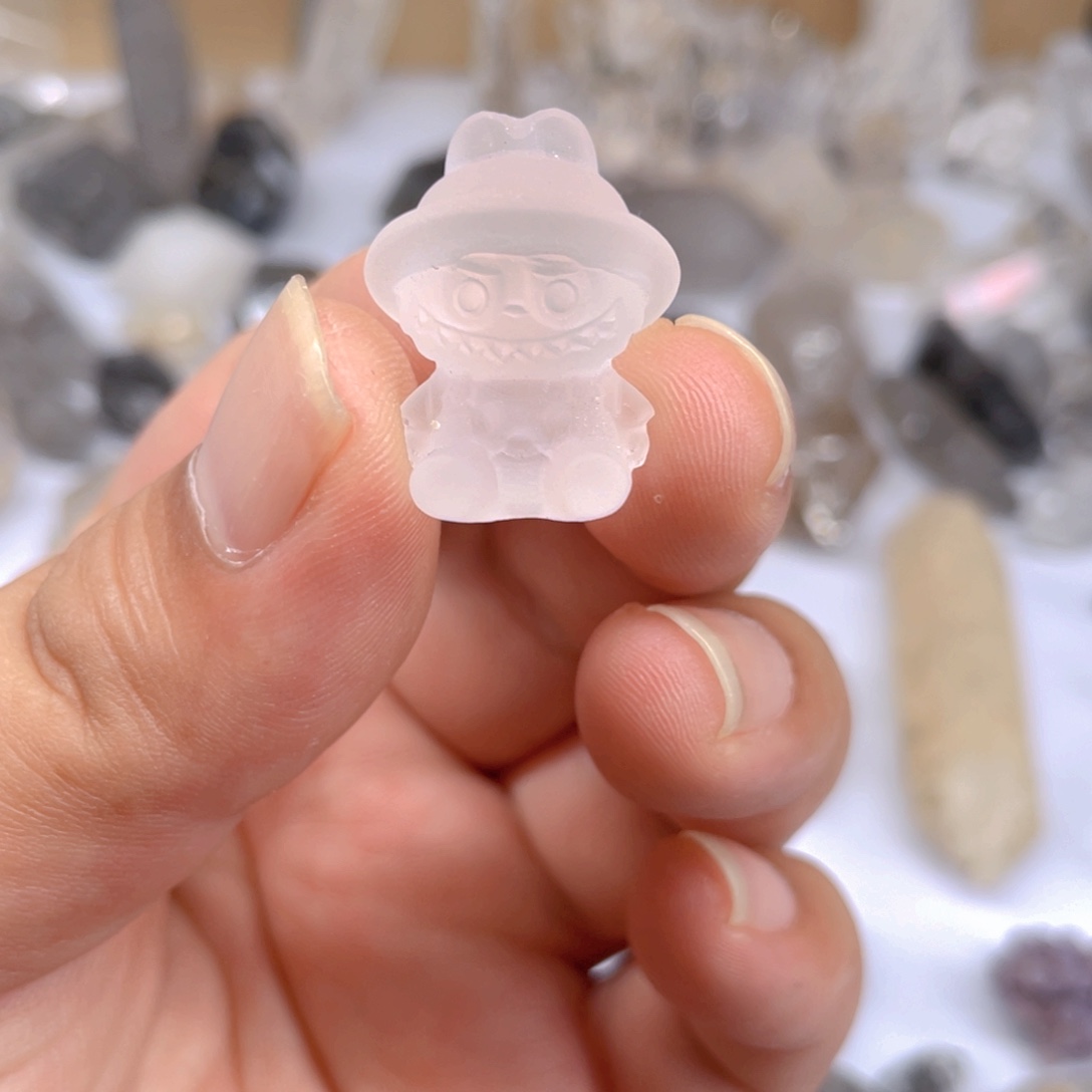 石材白水晶lahubu雕刻件