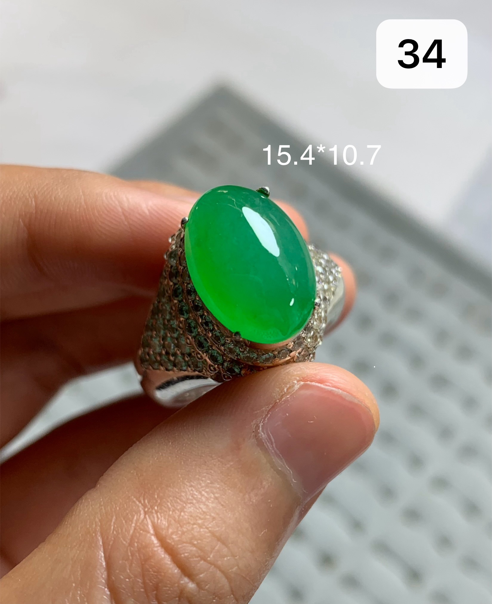 缅甸天然翡翠a货铜托镶嵌