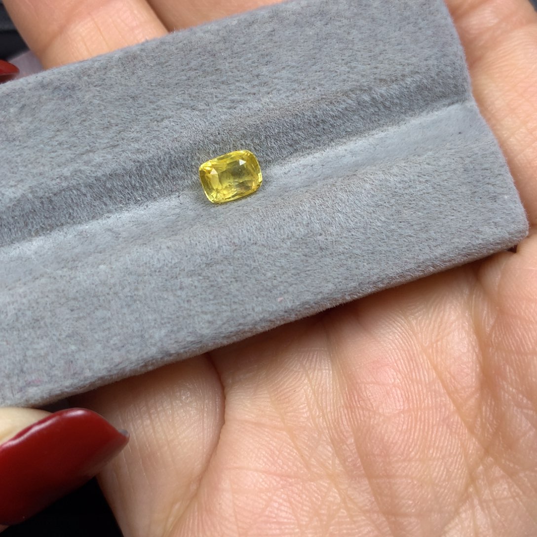 蓝宝石裸石未镶嵌黄蓝宝