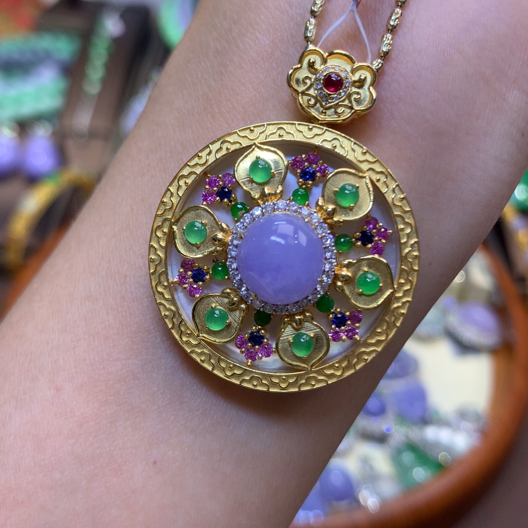 云****翡翠18K金镶嵌颈饰