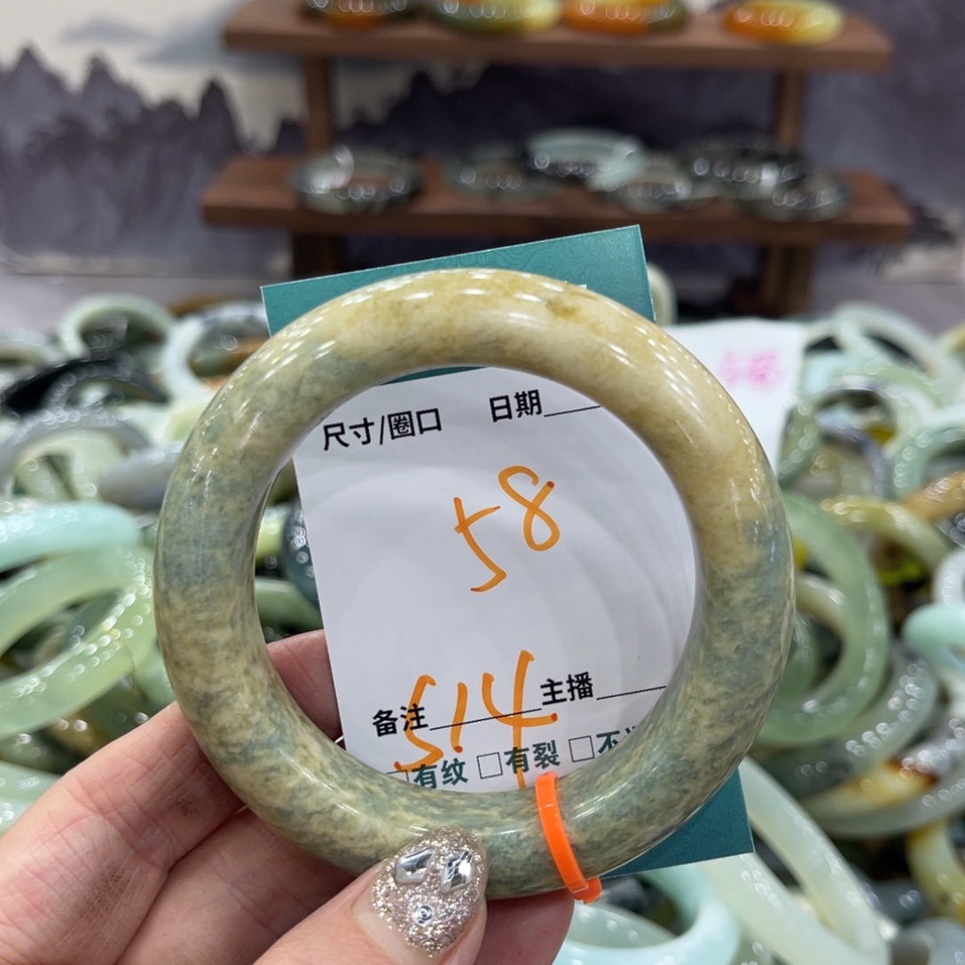 蛇纹石玉未镶嵌手镯