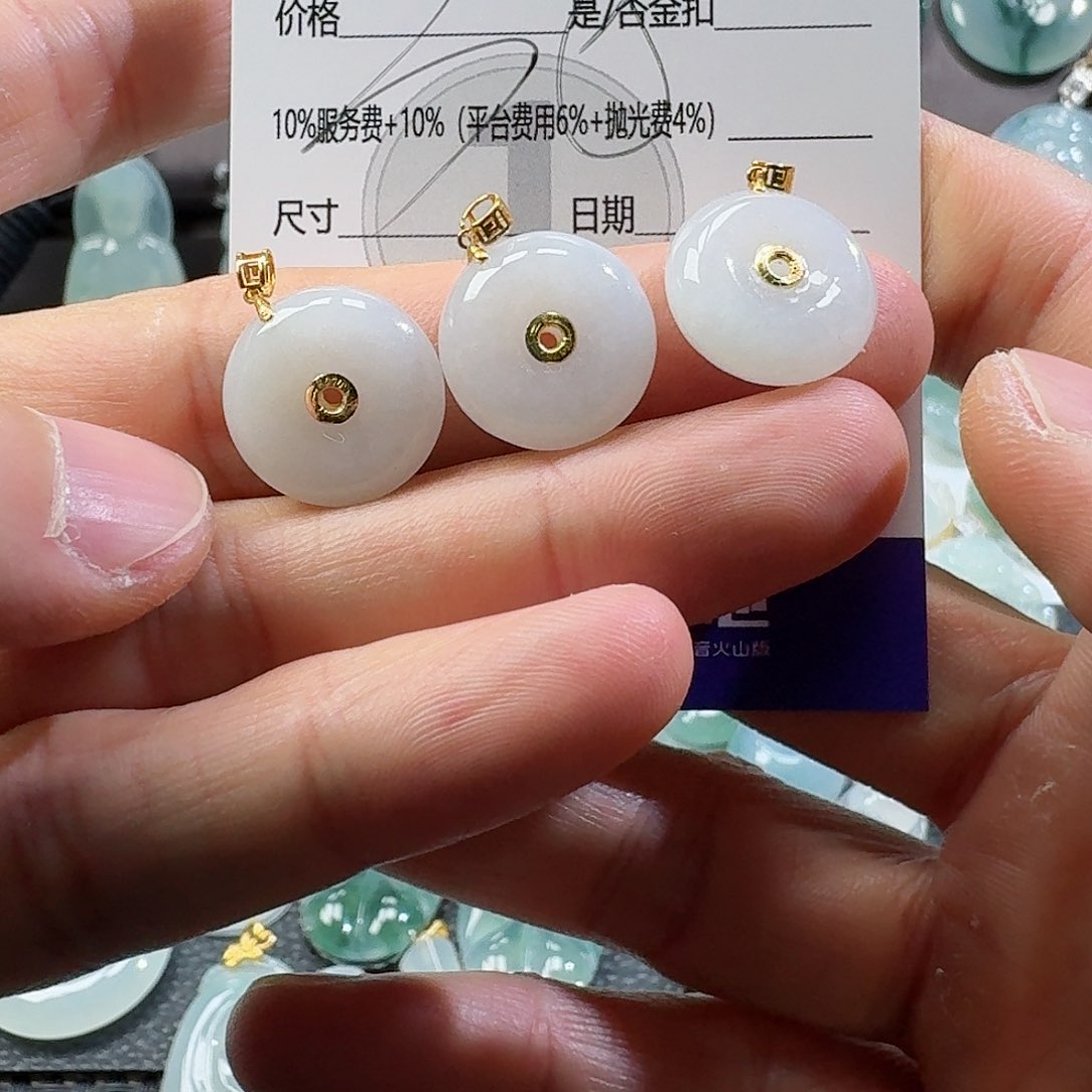 翡翠颈饰未镶嵌扣子