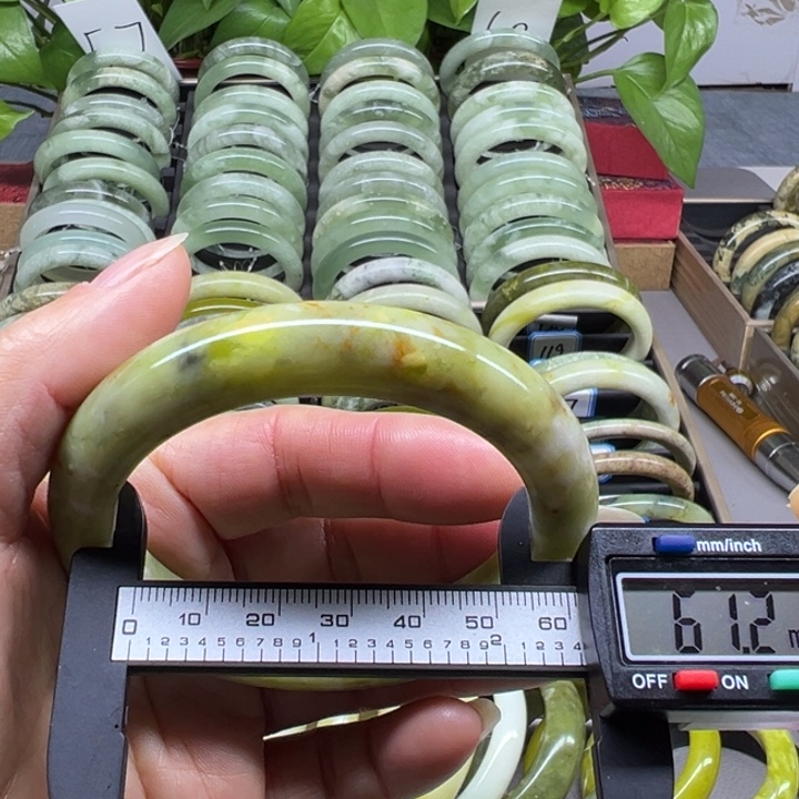 蛇纹石玉未镶嵌手镯118