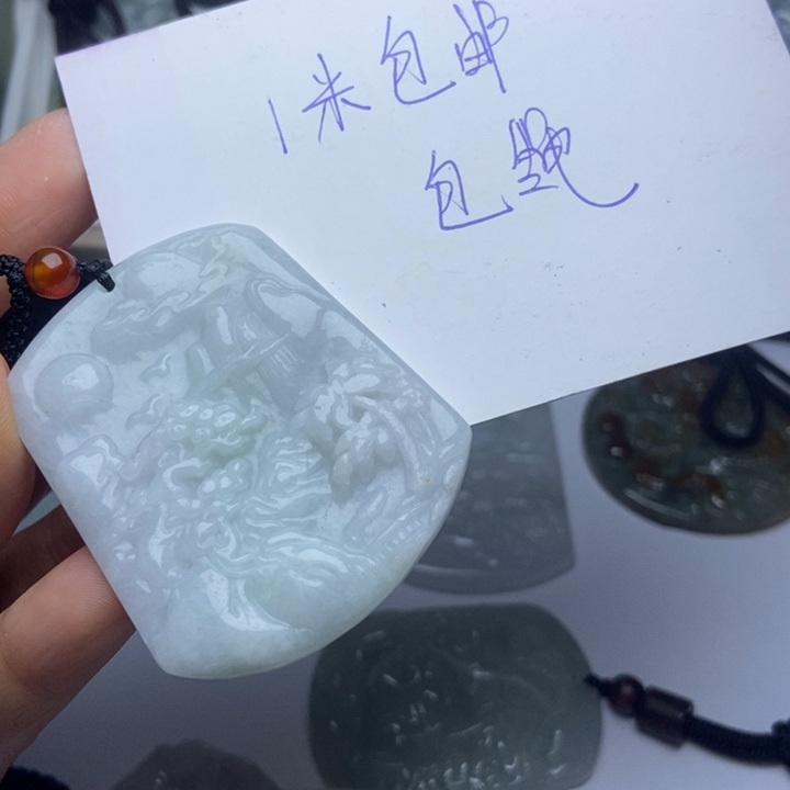 翡翠未镶嵌颈饰往*翡翠