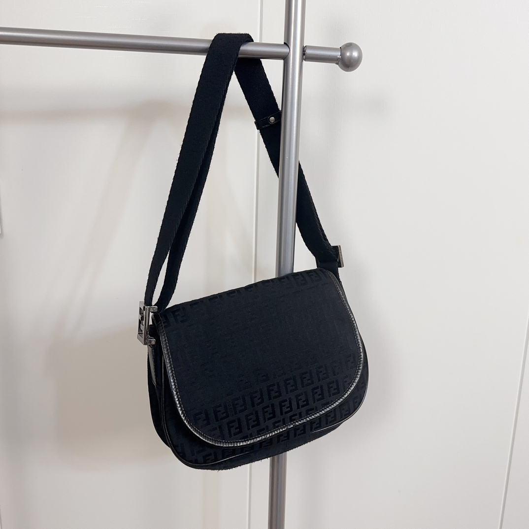 95新 FENDI/芬迪 黑色双F老花复古单肩腋下包50365086