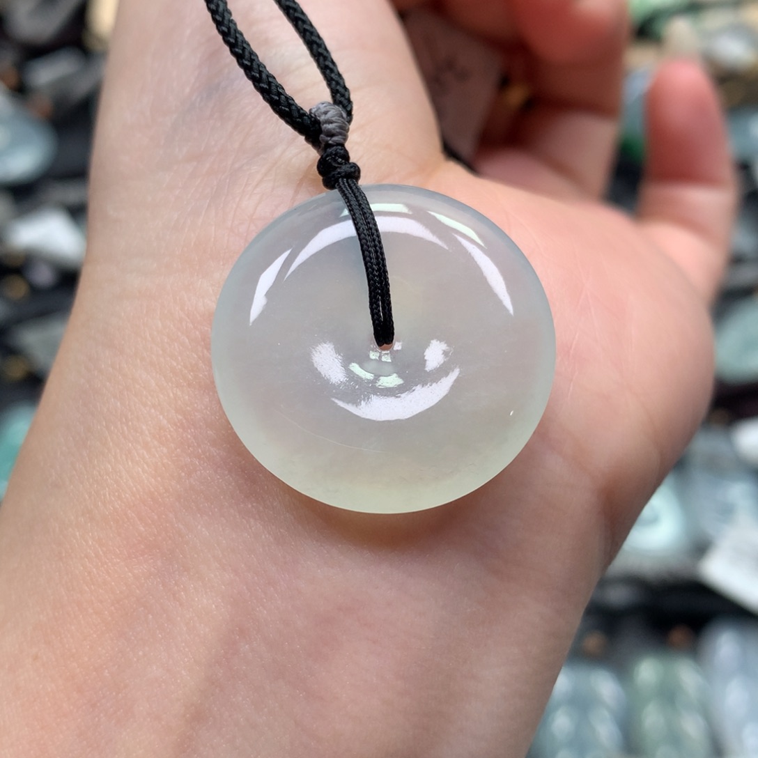 翡翠颈饰未镶嵌扣子