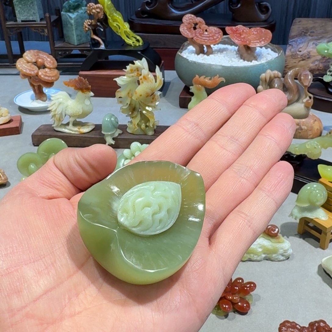 蛇纹石玉未镶嵌珠宝奇石