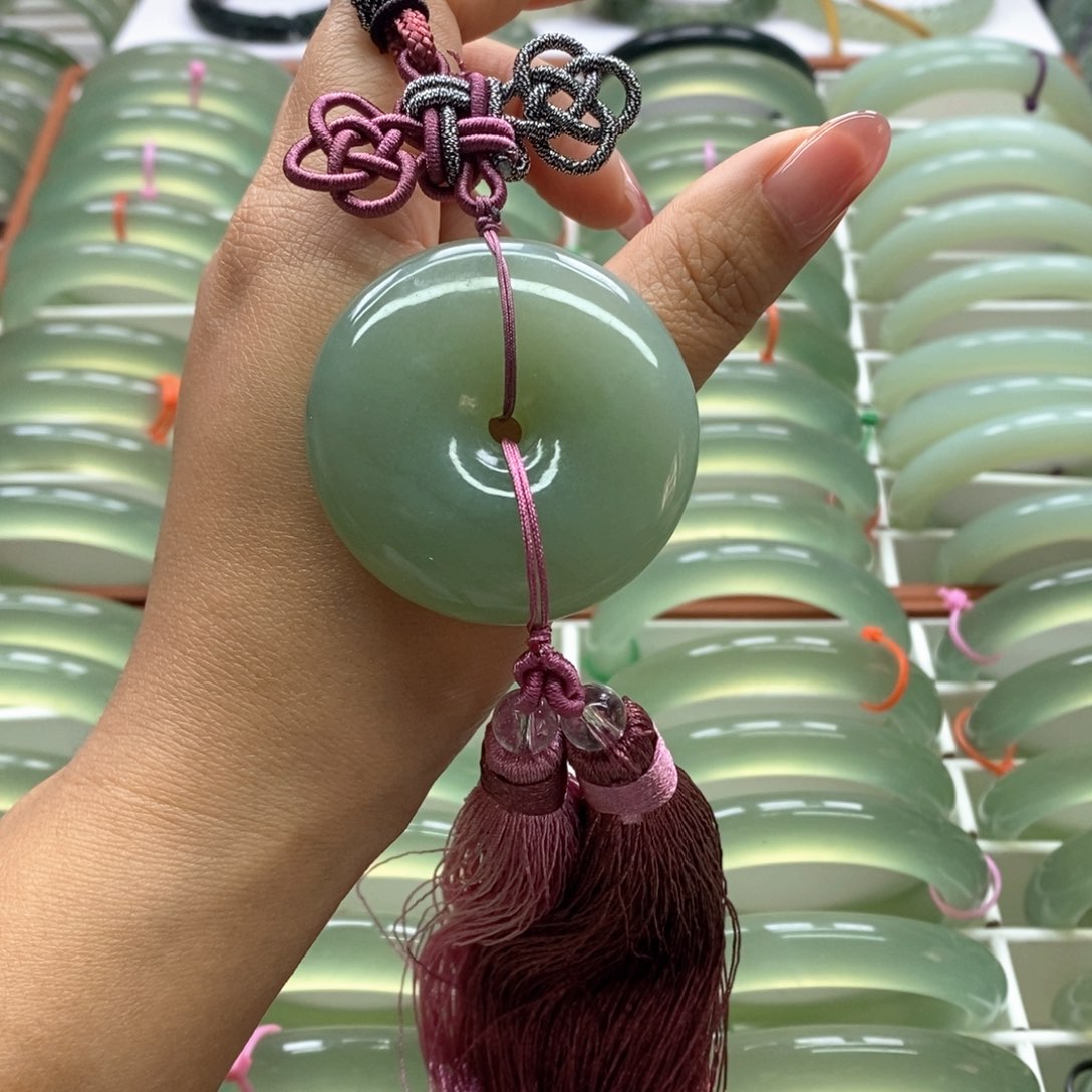 岫玉未镶嵌手镯好