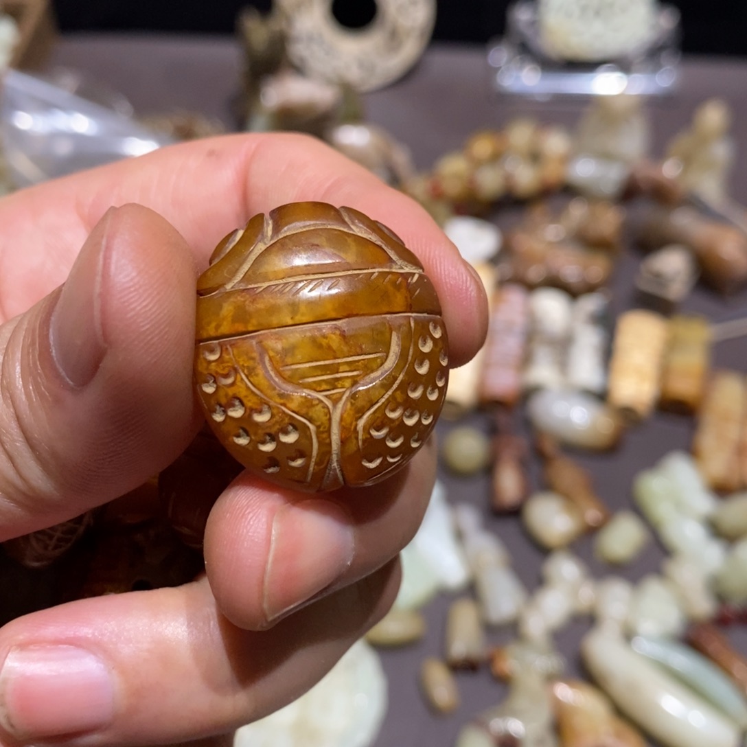 糖***子和田玉（糖玉）未镶嵌颈饰