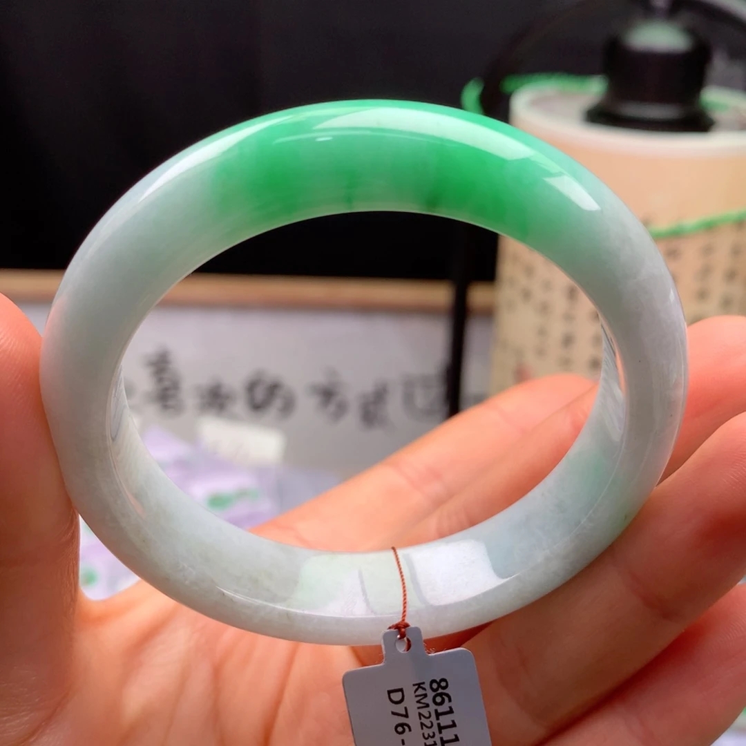 缅甸A货翡翠手镯