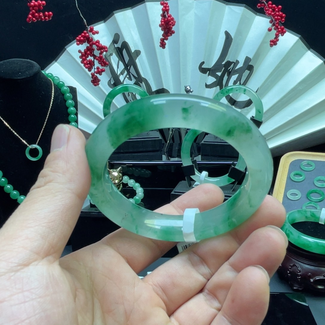 石英质玉未镶嵌手镯13