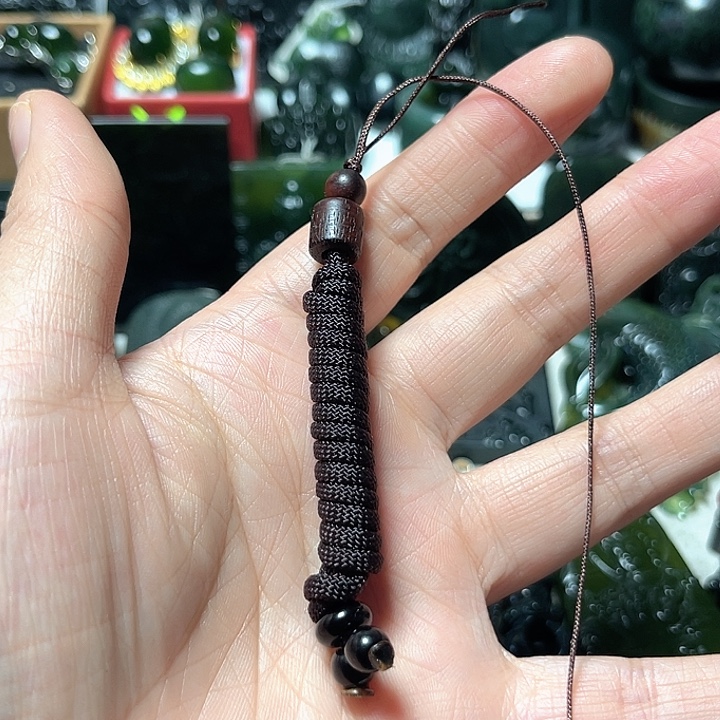 普***孩蛇纹石玉未镶嵌颈饰