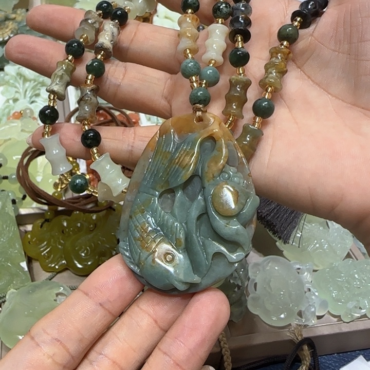 蛇纹石玉吊坠未镶嵌