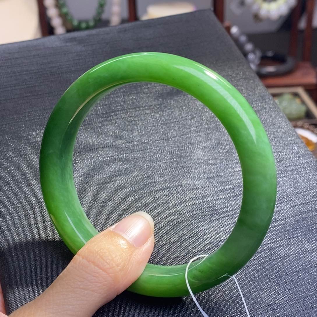 和田玉碧玉粉绿手镯58.7圈口未镶嵌