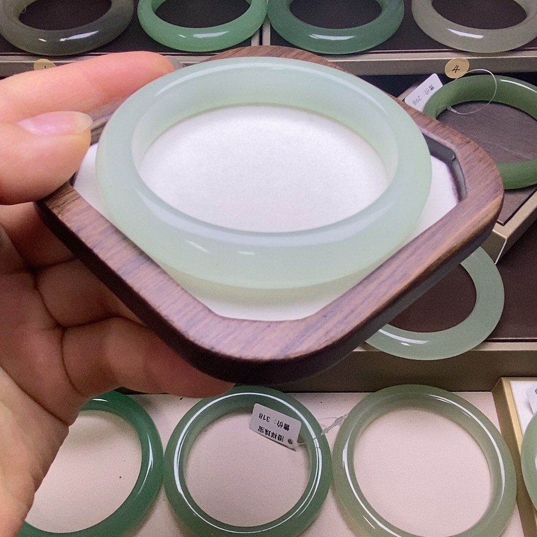 东陵石未镶嵌手镯