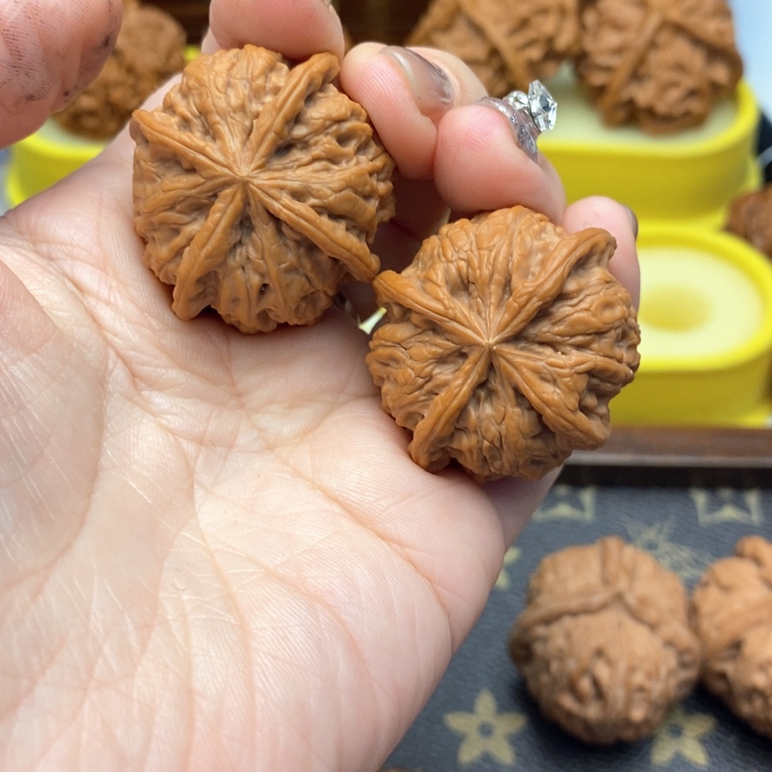 ༺***༻把件文玩核桃691号雨花石正四