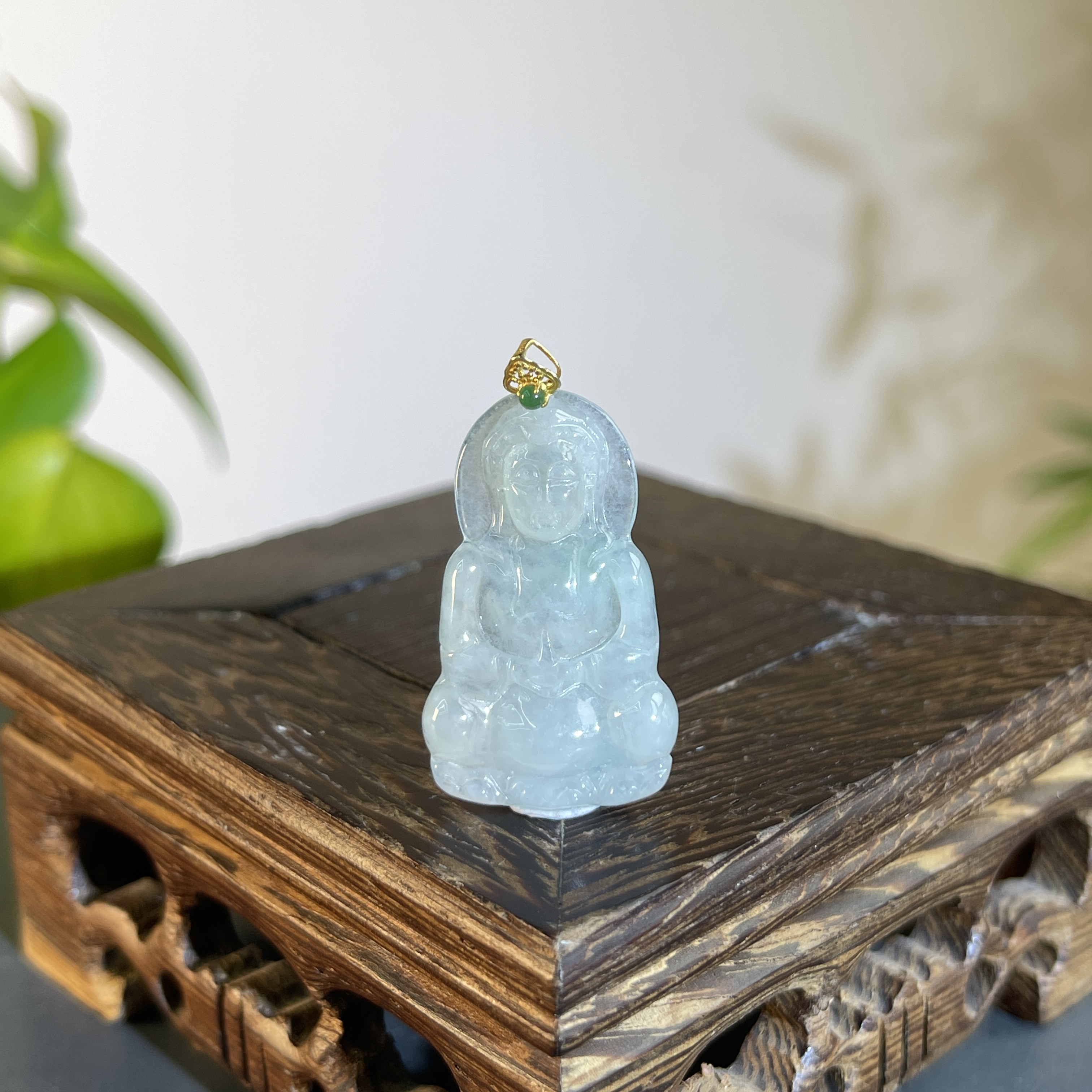 JCA24-173   天然缅甸A货翡翠   18K金扣正装观音