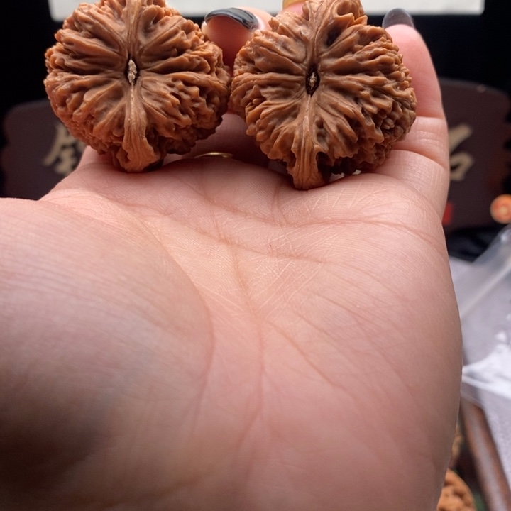 小***粥文玩核桃吊坠南疆石