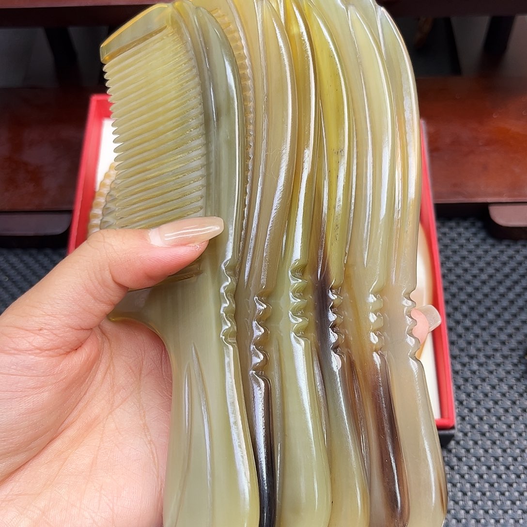 纯手工制作纯牛角梳子