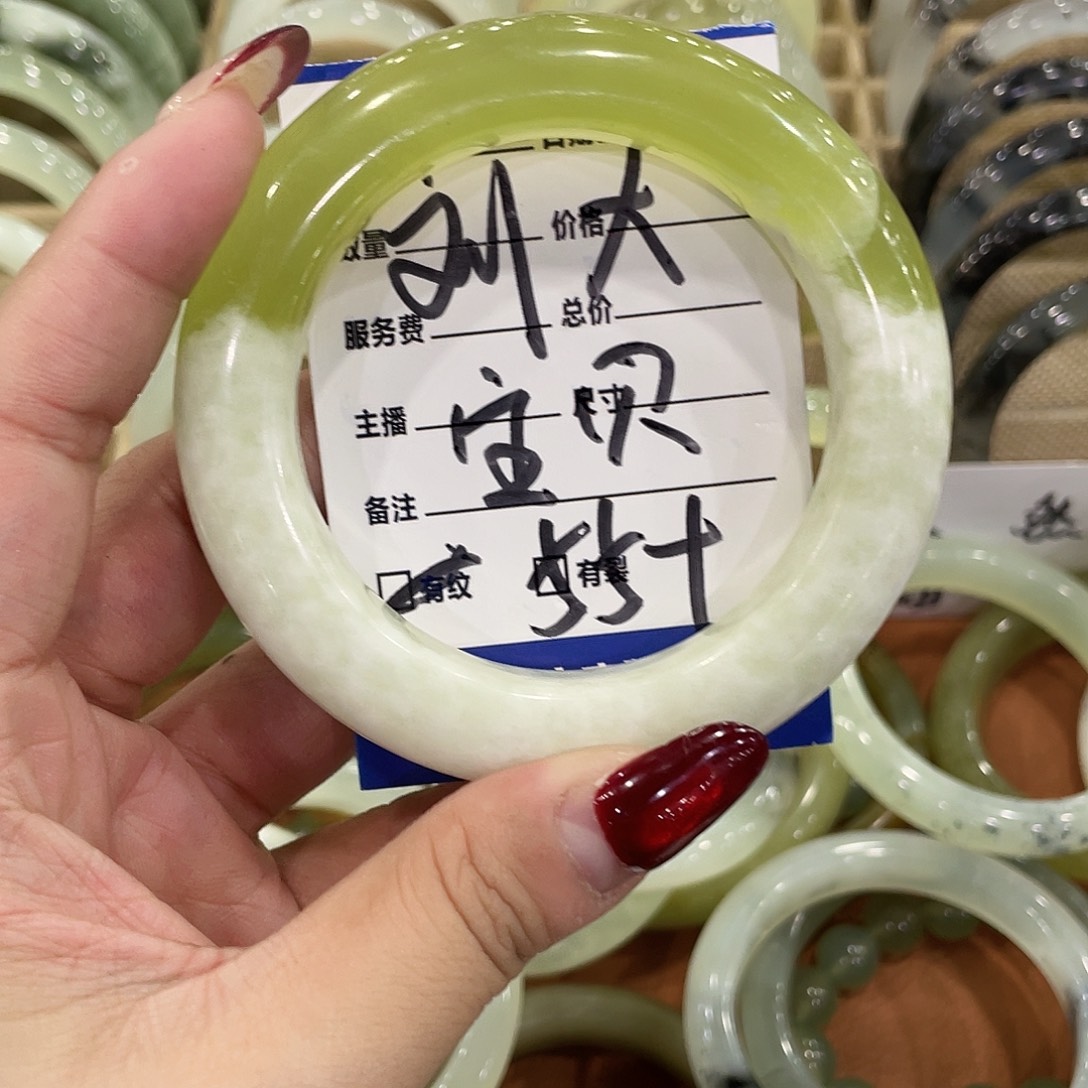 刘***儿蛇纹石玉未镶嵌手镯