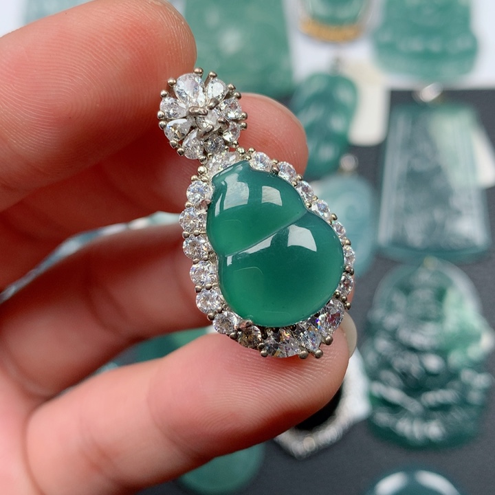 翡翠颈饰未镶嵌翡翠