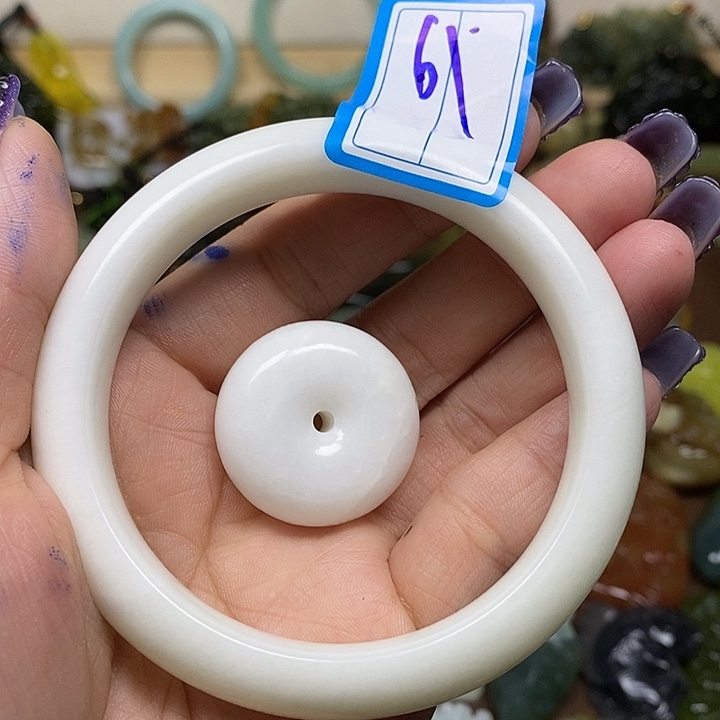 蛇纹石玉手镯未镶嵌