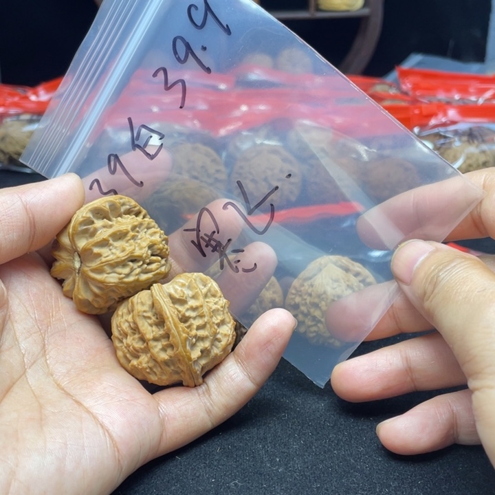 文玩核桃把件寒*白狮子