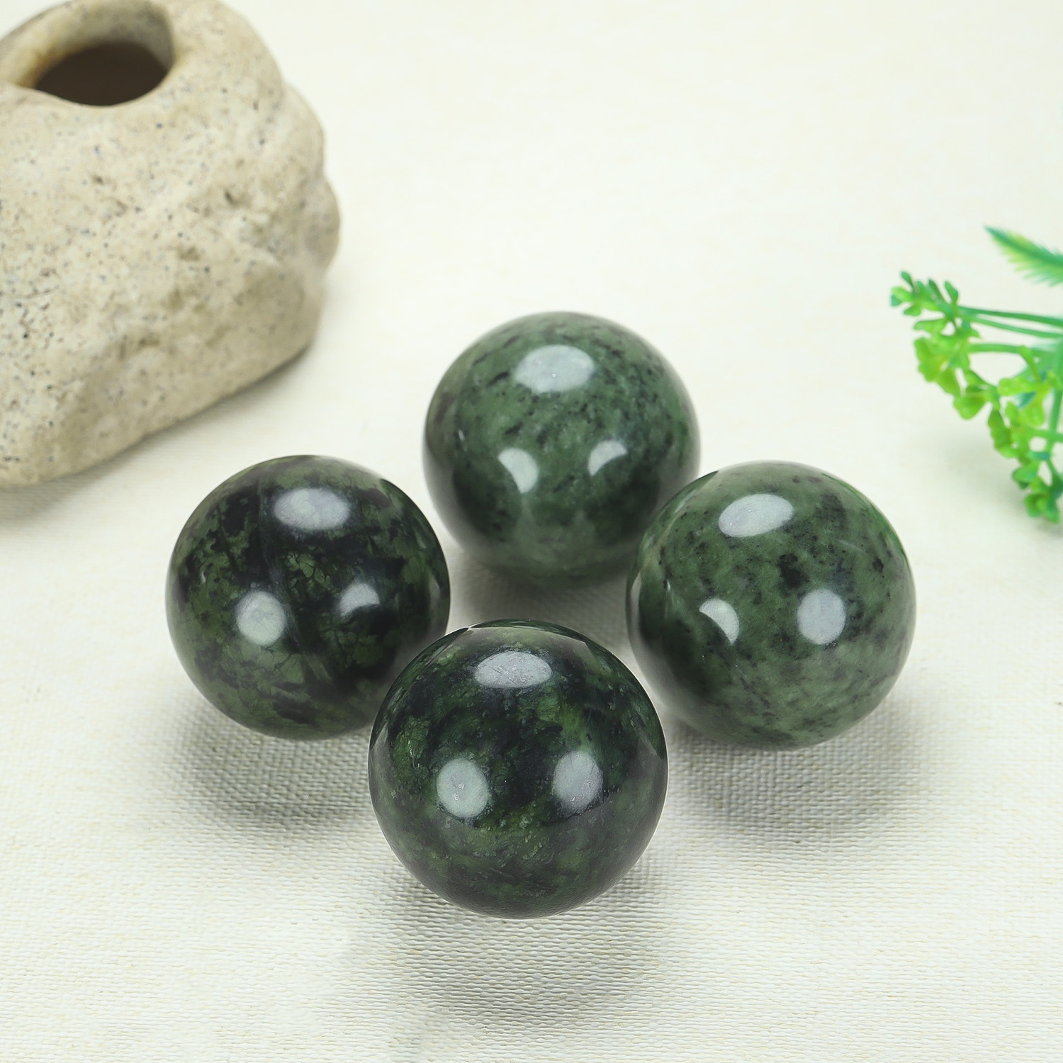 多样性发货天然西藏药王石手球约4厘米健身球保健佳品