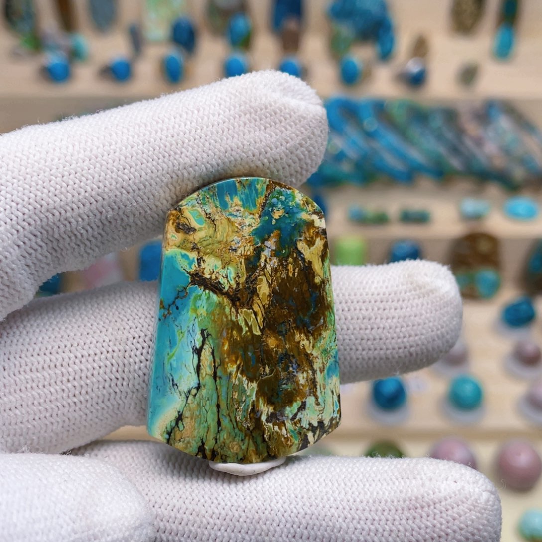 绿松石未镶嵌珠宝奇石