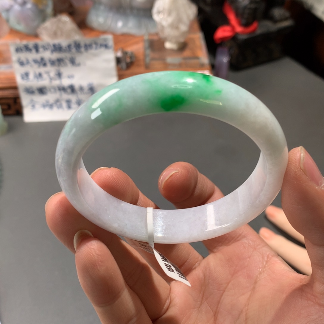 翡翠手镯未镶嵌58圈口