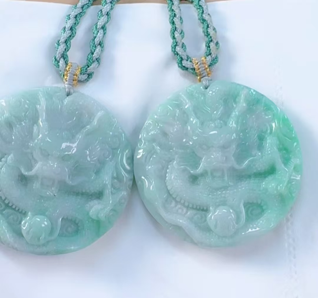 天然翡翠A货龙牌吊坠（多样性发货发其一）宽49-51厚10-12