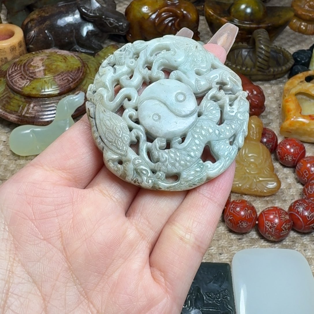 蛇纹石玉未镶嵌颈饰