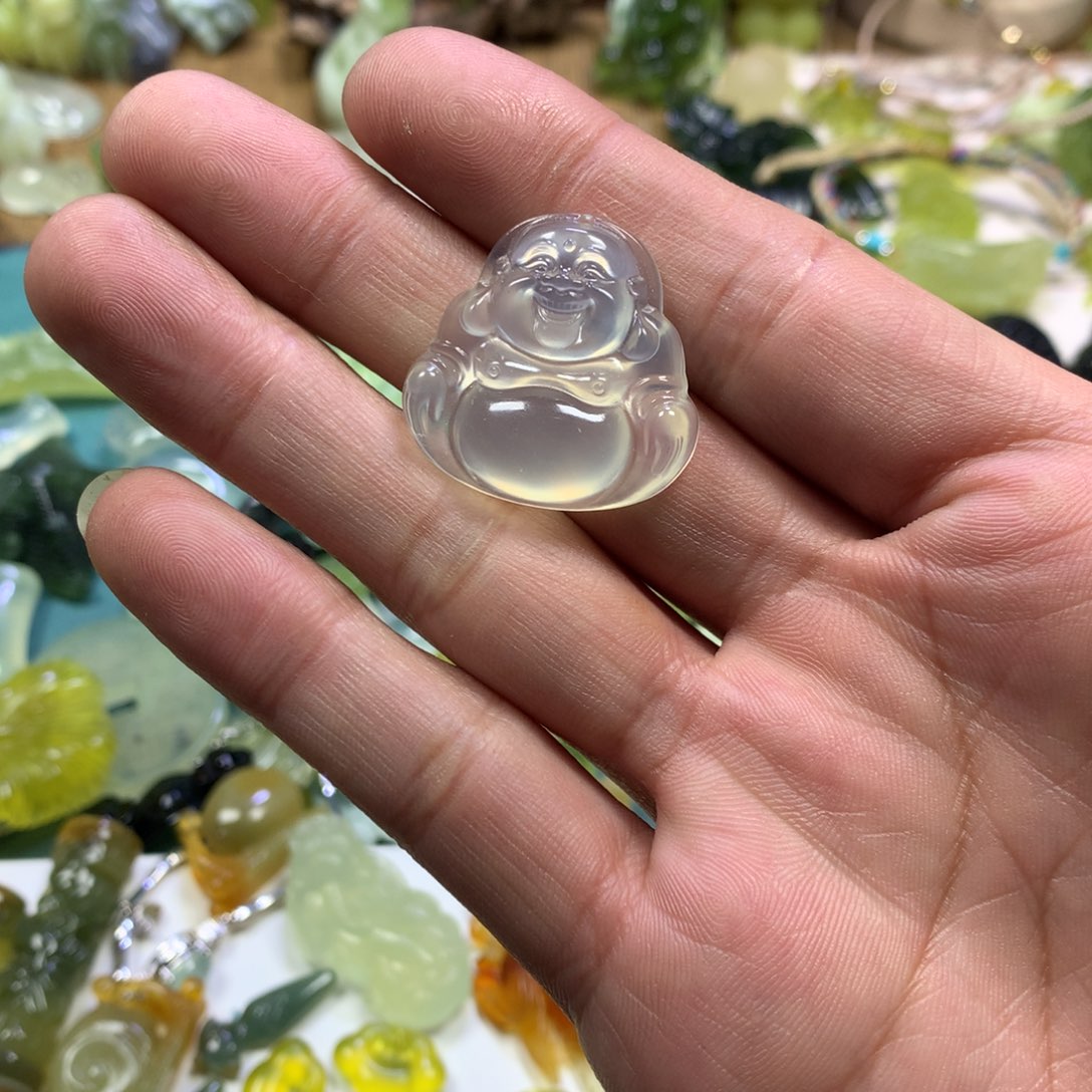 岫玉颈饰未镶嵌佛公