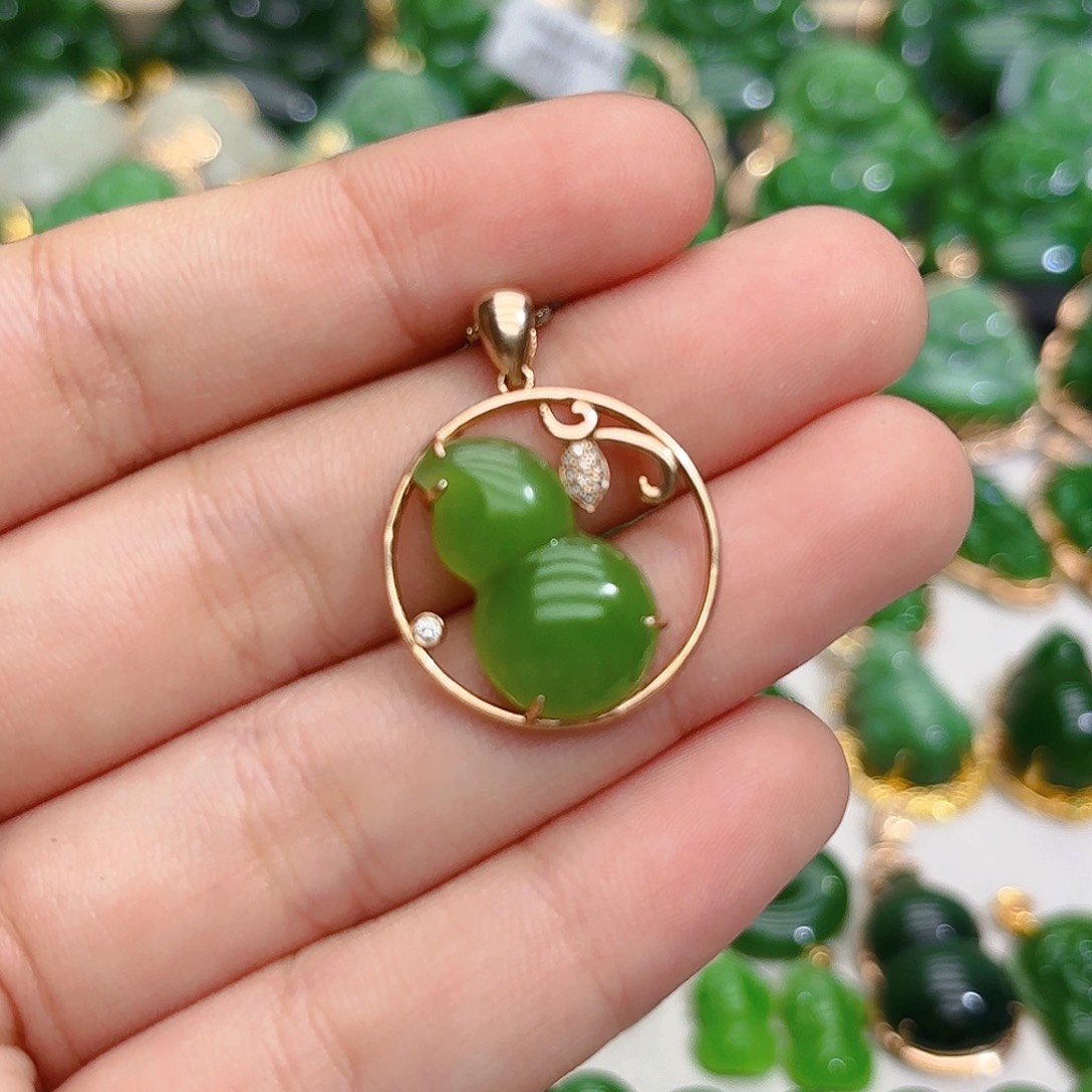 和田玉（碧玉）颈饰18K金镶嵌